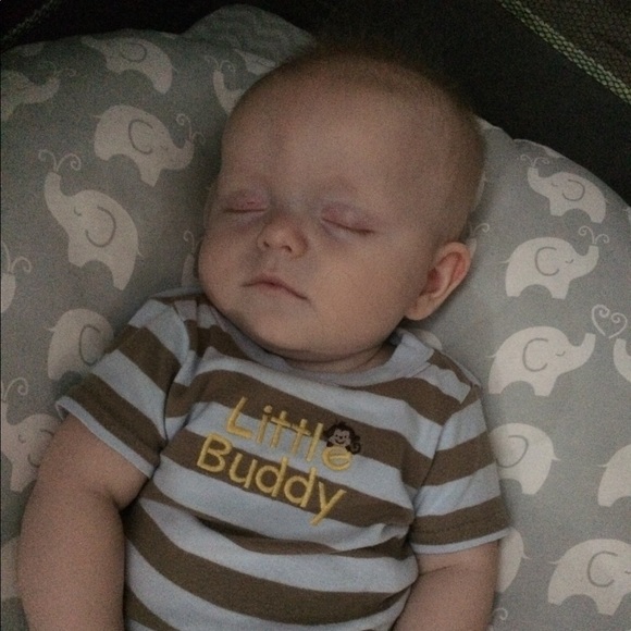 Thanks for checking out my closet... - Picture 6 of 8